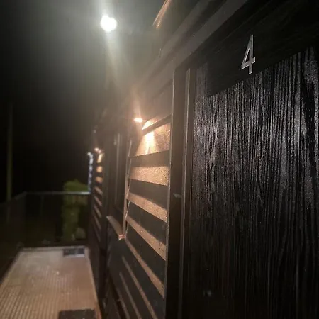 Comus 招待所 塞尔比